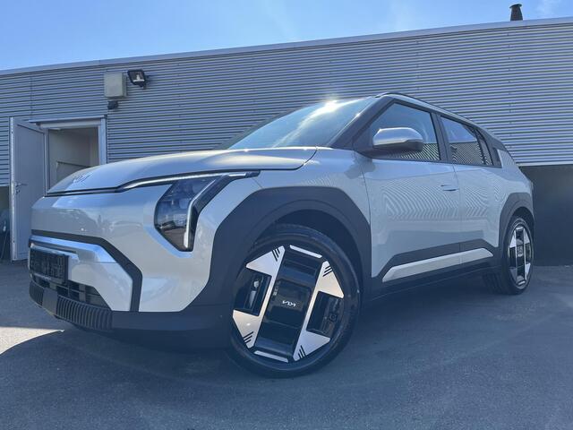 KIA EV3 Plus Advanced 81.4 kWh ACTIE! EXCLUSIEF BIJ KOOIJMAN TIEL! DIRECT LEVERBAAR! Meerdere kleuren snel leverbaar. RUIM ¤4800,- VOORDEEL! TEL.: 0344-611400