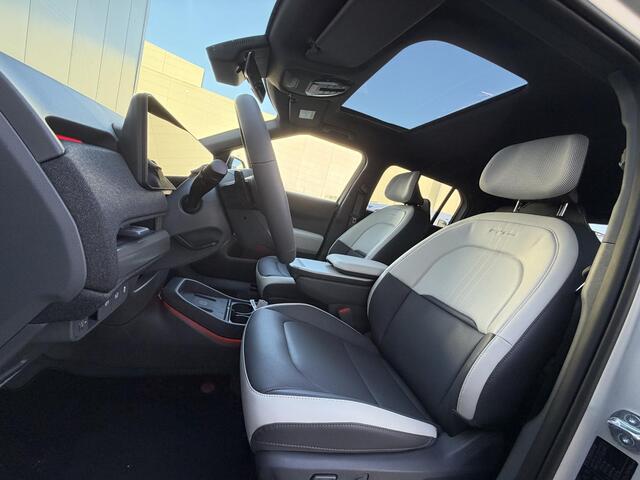 KIA EV3 GT-PlusLine 81.4 kWh Snel leverbaar | 360 Camera | Head-Up display | Schuif/kanteldak | Stoelventilatie