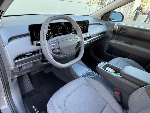 KIA EV3 Air 58.3 kWh | Batterijverwarming | Navigatie | Dual Zone Climate Control | LED-koplampen | Parkeersensoren |