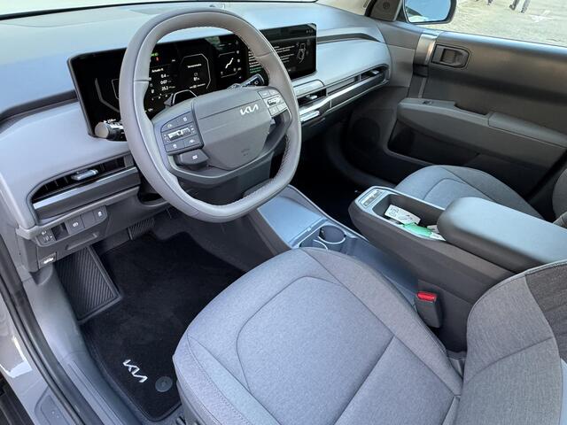 KIA EV3 Air 58.3 kWh | Batterijverwarming | Navigatie | Dual Zone Climate Control | LED-koplampen | Parkeersensoren |