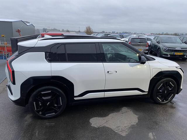 KIA EV3 GT-PlusLine 81.4 kWh Auto vol luxe! Schuif-/kanteldak, trekhaak, V2L, stoelverwarming, navigatie, Apple CarPlay/Android Auto, NL-auto, boekjes compleet
