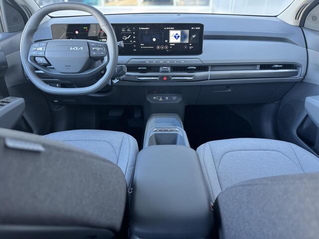 KIA EV3 Air 58.3 kWh | Trekhaak | 19 inch | Parkeersensoren Voor + Achter | Camera | Adaptive Cruise | Keyless | DAB+ | Apple Carplay/ Android Auto