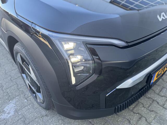 KIA EV3 Air 58.3 kWh | Trekhaak | 19 inch | Parkeersensoren Voor + Achter | Camera | Adaptive Cruise | Keyless | DAB+ | Apple Carplay/ Android Auto