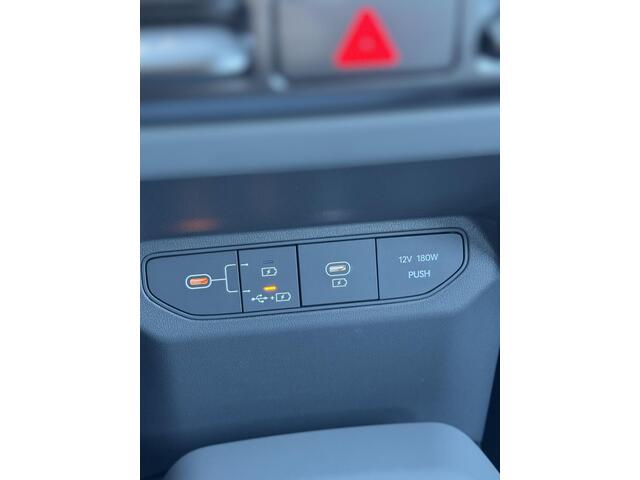 KIA EV3 Air 58.3 kWh | Trekhaak | 19 inch | Parkeersensoren Voor + Achter | Camera | Adaptive Cruise | Keyless | DAB+ | Apple Carplay/ Android Auto