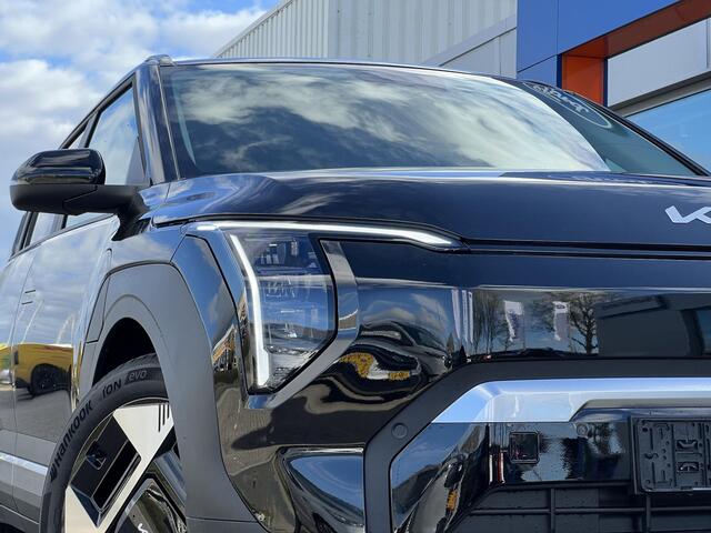 KIA EV3 Plus 81.4 kWh | Warmtepomp | 204 PK | Stoelverwarming | Stuurverwarming | BLIS | 19 inch Licht metaal