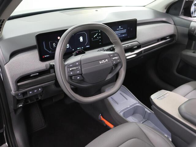 KIA EV3 Plus Advanced 81.4 kWh | Panoramadak | Harman / Kardon | Dodehoekdetectie | Elektr. Achterklep | Stoel/Stuurverwarming |