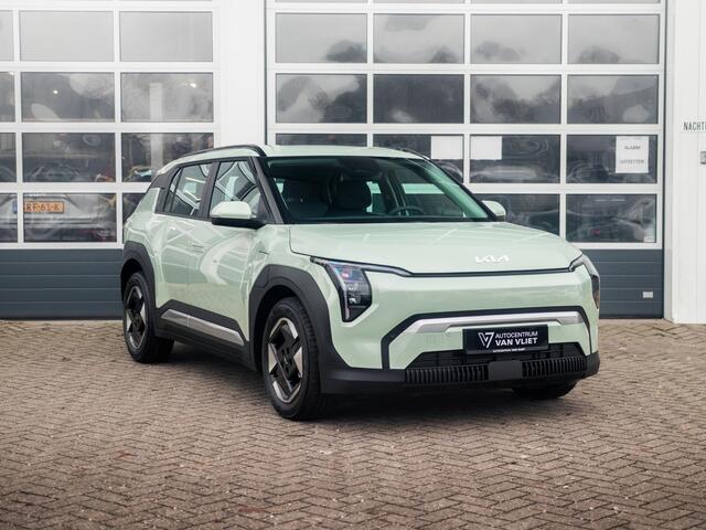 KIA EV3 Air 58.3 kWh | Uit voorraad leverbaar | 17% Bijtelling | Navi | 17" | Adapt. Cruise | Clima | PDC | Dakrails |
