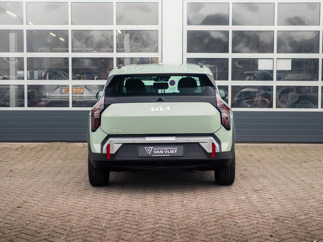 KIA EV3 Air 58.3 kWh | Uit voorraad leverbaar | 17% Bijtelling | Navi | 17" | Adapt. Cruise | Clima | PDC | Dakrails |