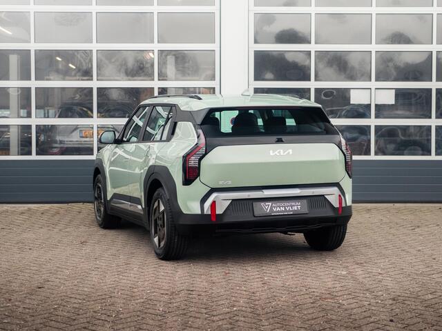 KIA EV3 Air 58.3 kWh | Uit voorraad leverbaar | 17% Bijtelling | Navi | 17" | Adapt. Cruise | Clima | PDC | Dakrails |