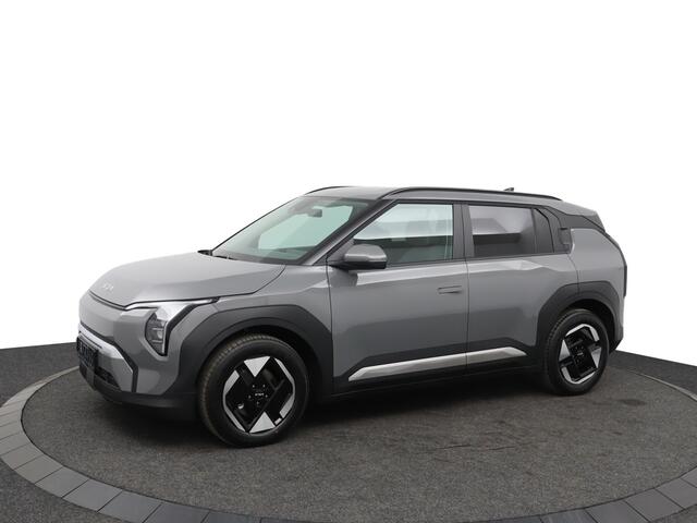 KIA EV3 Plus 81.4 kWh - Nieuw uit voorraad! - Stoel-/stuurverwarming - Privacy Glass - Navigatie - Fabrieksgarantie tot 02-2033