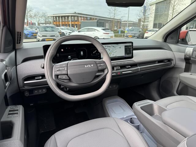 KIA EV3 Plus Advanced 81.4 kWh Demo-auto ! Kmstand kan iets varieeren ! | Informeer altijd even of de auto aanwezig is.