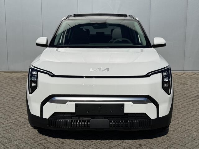 KIA EV3 Plus Advanced 81.4 kWh | Panoramaschuifdak | 19" velgen | Harman Kardon | Privacy Glass | Stoel- en stuurwielverwarming |