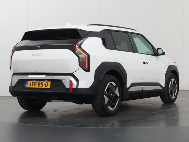 KIA EV3 Plus 81.4 kWh | Dodehoekassistentie | Privacy Glass | Stoel- en stuurwielverwarming | Dual Zone Climate Control | Draadloze oplader voor smartphone |