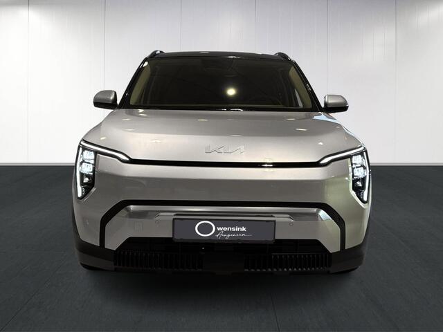 KIA EV3 Plus Advanced 58.3 kWh | Panoramaschuifdak | 19" velgen | Harman Kardon | Privacy Glass | Stoel- en stuurwielverwarming |