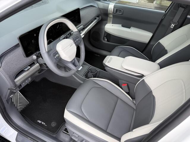KIA EV3 GT-PlusLine 81.4 kWh | Direct leverbaar | Actieprijs incl. lopende Kia inruilpremie | Schuif/kantel dak | Stoelverwarming/ventilatie | Elektrische voorstoel(en) | Elektrische achterklep |