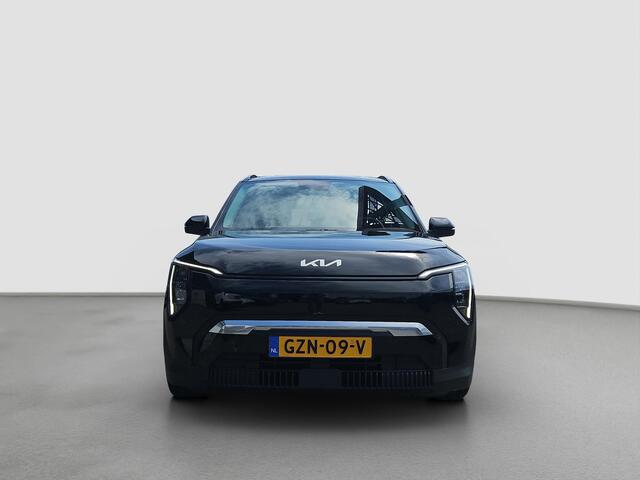 KIA EV3 Plus 58.3 kWh | GT-Line velgen | Dodehoek Assistentie | Adapt. Cruise | Clima | Stoel- en Stuurverwarming | Wireless Charging Telefoon |