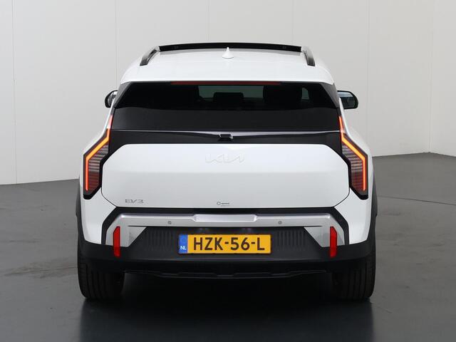 KIA EV3 Plus Advanced 81.4 kWh | SOH 100% | Panoramaschuifdak | 19" velgen | Harman Kardon | Privacy Glass | Stoel- en stuurwielverwarming |