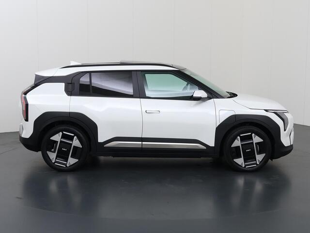 KIA EV3 Plus Advanced 81.4 kWh | SOH 100% | Panoramaschuifdak | 19" velgen | Harman Kardon | Privacy Glass | Stoel- en stuurwielverwarming |