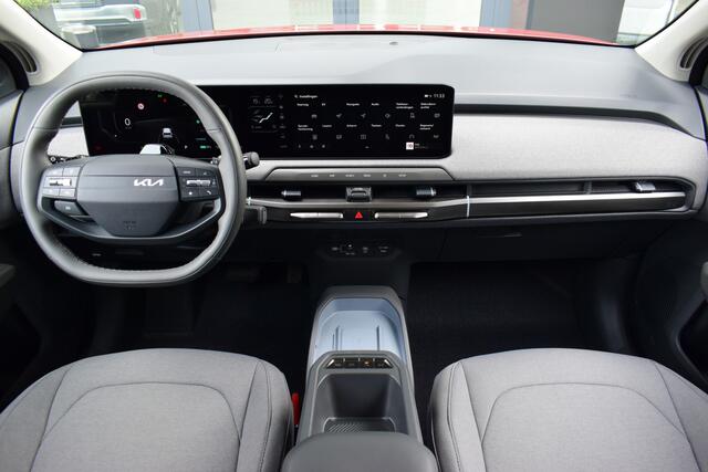 KIA EV3 Plus 58.3 kWh | Dodehoekdetectie | Draadloze Telefoonlader | Adaptieve Cruise Control | Tot 10Jr. Kia-Garantie |