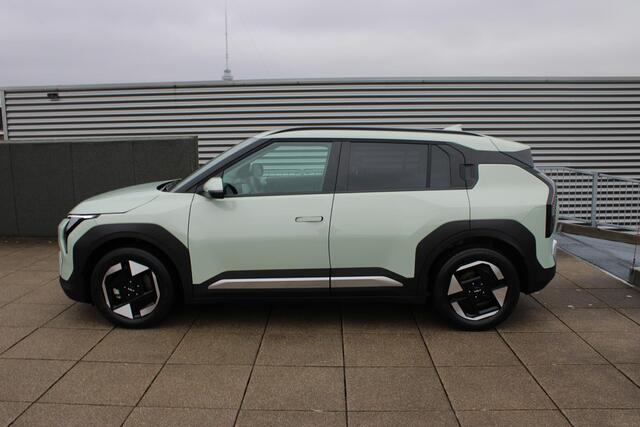 KIA EV3 Plus 81.4 kWh STOEL- & EN STUURVERWARMING, NAVIGATIE, EXTRA GETINT GLAS