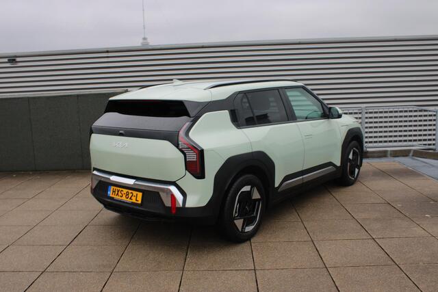 KIA EV3 Plus 81.4 kWh STOEL- & EN STUURVERWARMING, NAVIGATIE, EXTRA GETINT GLAS