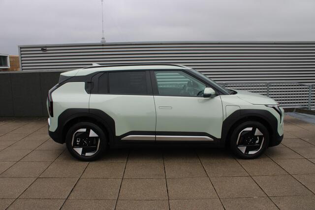 KIA EV3 Plus 81.4 kWh STOEL- & EN STUURVERWARMING, NAVIGATIE, EXTRA GETINT GLAS