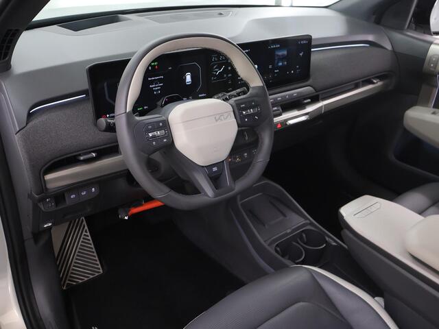 KIA EV3 GT-PlusLine 81.4 kWh | SOH 99% | Panoramaschuifdak | 360 Camera | Head-Up display | Harman Kardon | Stoelventilatie | – foto 7