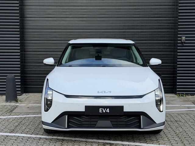 KIA EV4 Air 58.3 kWh | Adaptieve cruise control | Stoel- en stuurwielverwarming | Dual zone climate control | Achteruitrijcamera | Ambient lighting |