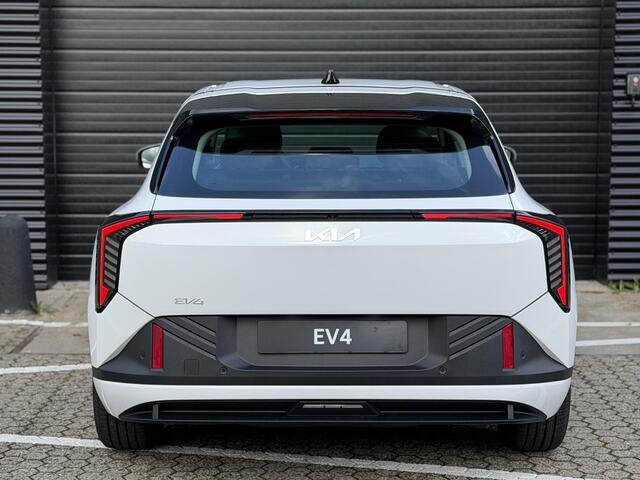 KIA EV4 Air 58.3 kWh | Adaptieve cruise control | Stoel- en stuurwielverwarming | Dual zone climate control | Achteruitrijcamera | Ambient lighting |