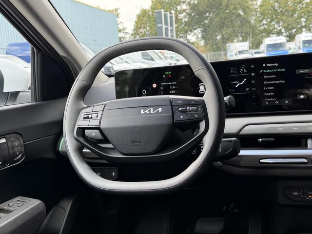 KIA EV4 Air 58.3 kWh | Adaptieve cruise control | Stoel- en stuurwielverwarming | Dual zone climate control | Achteruitrijcamera | Ambient lighting |