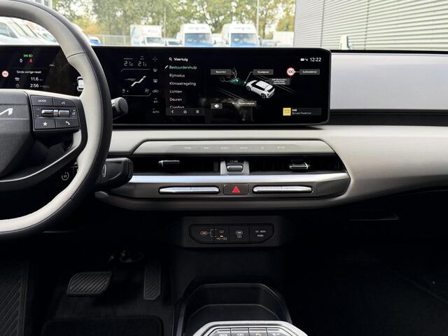KIA EV4 Air 58.3 kWh | Adaptieve cruise control | Stoel- en stuurwielverwarming | Dual zone climate control | Achteruitrijcamera | Ambient lighting |
