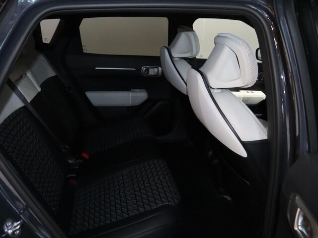 KIA EV4 GT-Line Business Edition 81.4 kWh | Adaptieve cruise control | Stoel- en stuurwielverwarming | Achteruitrijcamera | 19" LM velgen GT-Line | LED-koplampen |