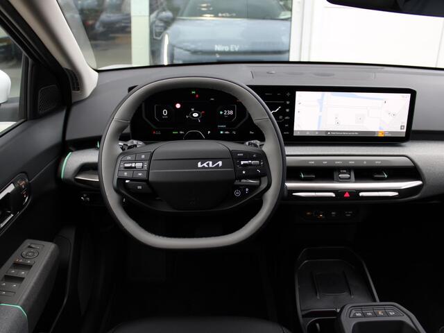 KIA EV4 Plus Advanced 58.3 kWh | DIRECT LEVERBAAR | Schuifkanteldak | Navigatie | Stoel en stuurverwarming | H&K | Elektrische achterklep