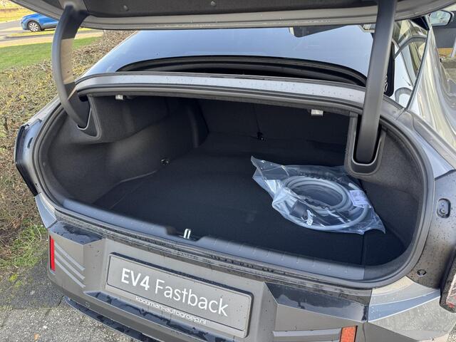 KIA EV4 Fastback Plus Advanced 81.4 kWh , Direct Leverbaar!, Inclusief 3000 euro Inruilpremie!, Complete Uitvoering!, Voorraadkorting!