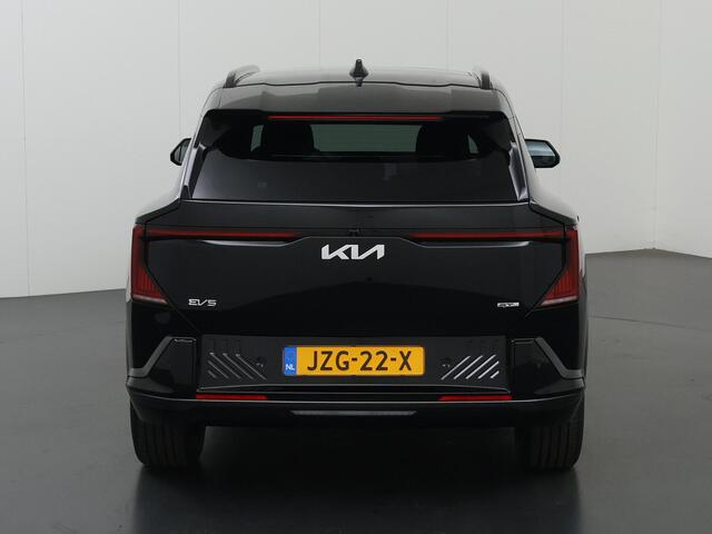 KIA EV5 GT-Line 81.4 kWh | Panoramaschuifdak | Harman Kardon | Led-Matrix | Stoelverwarming voor en achter | Zwarte hemelbekleding |