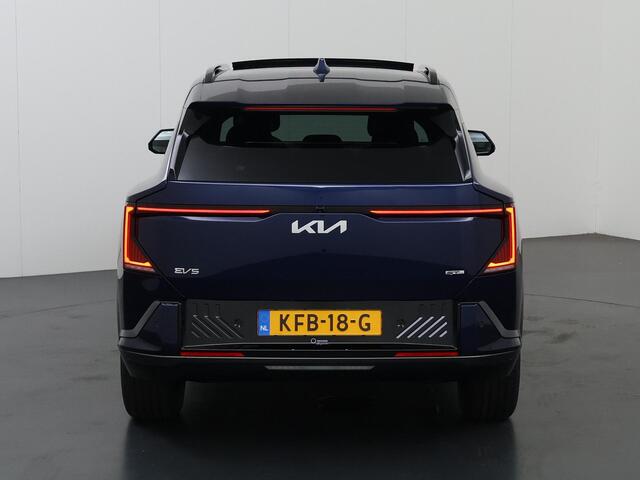 KIA EV5 GT-Line Business Edition 81.4 kWh | Panoramaschuifdak | Led Koplampen | Stoelverwarming voor en achter | Zwarte hemelbekleding | Adaptieve cruise control |