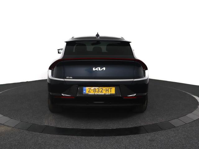 KIA EV6 Edition Advanced 77.4 kWh Edition Advanced 77.4 kWh - Adaptief Cruise Control - Lichtmetalen Velgen 20'' - Navigatie - Stoel/Stuurverwarming - Fabrieksgarantie t/m 04-2031