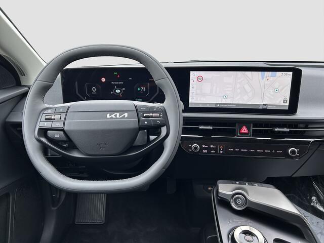 KIA EV6 Light Edition 63 kWh | NIEUWE AUTO | voorraad! | Navigatie | Applecarplay / Android Auto | Stuurverwarming | Stoelverwarming | Achteruitrijcamera