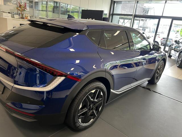 KIA EV6 Light Edition 63 kWh Prijs is incl. 2.000,= inruilpremie ! Uitvoorraad leverbaar.