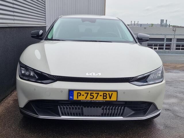 KIA EV6 58 kWh Warmtepomp, Navigatie, Stoel- & Stuurwielverwarming, LMV, Parkeersensoren voor + achter, Dodehoekdetectie, Privacy glass, 1e eign. NL-auto