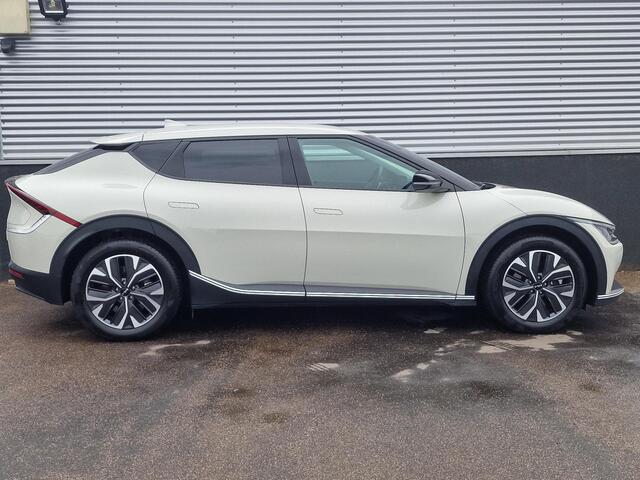 KIA EV6 58 kWh Warmtepomp, Navigatie, Stoel- & Stuurwielverwarming, LMV, Parkeersensoren voor + achter, Dodehoekdetectie, Privacy glass, 1e eign. NL-auto