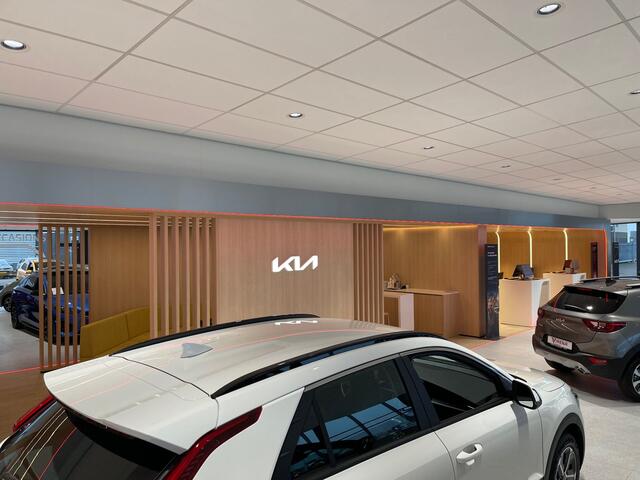 KIA EV6 Light Edition 58 kWh - Stoel-/stuurverwarming - Cruise Control - Apple CarPlay/Android Auto - Navigatie - Fabrieksgarantie tot 08-2031