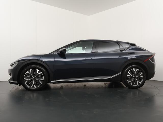 KIA EV6 Light 58 kWh - Navigatie - Cruise Control - Apple CarPlay / Android Auto - Achteruitrijcamera - Parkeerhulp achter - Privacy Glass achter - Fabrieksgarantie tot 06-2031