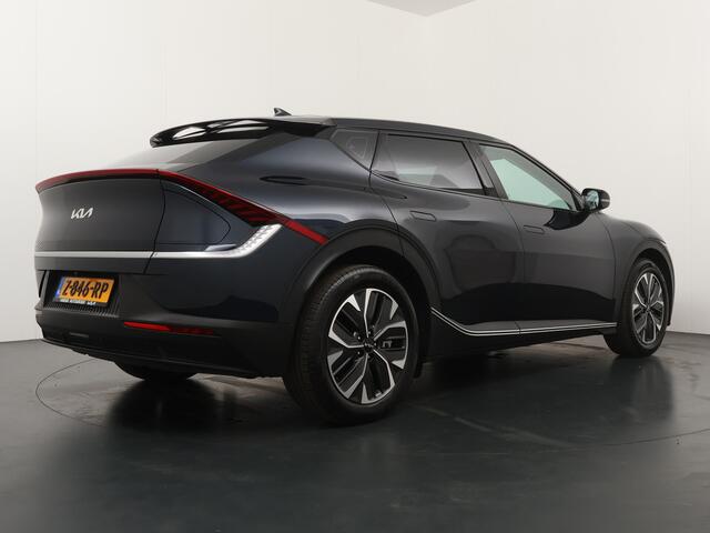 KIA EV6 Light 58 kWh - Navigatie - Cruise Control - Apple CarPlay / Android Auto - Achteruitrijcamera - Parkeerhulp achter - Privacy Glass achter - Fabrieksgarantie tot 06-2031