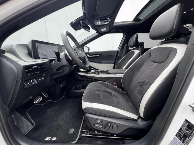 KIA EV6 GT-Line 77.4 kWh / Dealer onderhouden / Schuifdak / Trekgewicht 1.600 kg / Adaptieve CC / HUD / Elektrische stoelen en klep / Stoelventilatie / Stoel-, stuur- en achterbankverwarming / All Season banden / 20" LM wielen /