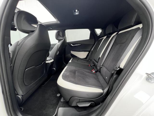KIA EV6 GT-Line 77.4 kWh / Dealer onderhouden / Schuifdak / Trekgewicht 1.600 kg / Adaptieve CC / HUD / Elektrische stoelen en klep / Stoelventilatie / Stoel-, stuur- en achterbankverwarming / All Season banden / 20" LM wielen /
