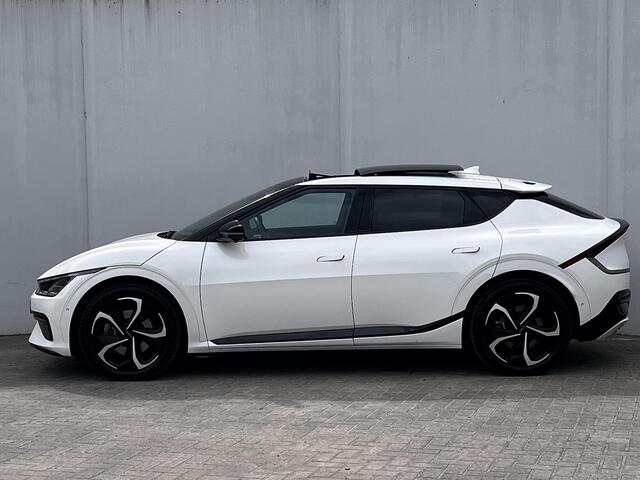 KIA EV6 GT-Line 77.4 kWh / Dealer onderhouden / Schuifdak / Trekgewicht 1.600 kg / Adaptieve CC / HUD / Elektrische stoelen en klep / Stoelventilatie / Stoel-, stuur- en achterbankverwarming / All Season banden / 20" LM wielen /