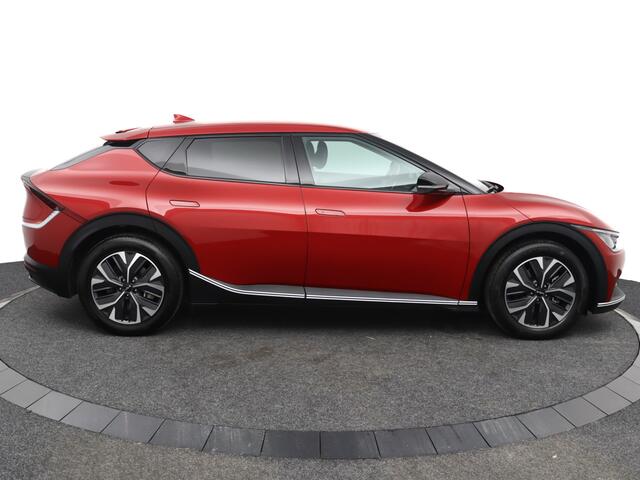 KIA EV6 58 kWh Light Edition - SOH 97,6% - Stoelverwarming - Navigatie - LED koplampen - Privacy Glass - Fabrieksgarantie tot 04-2029