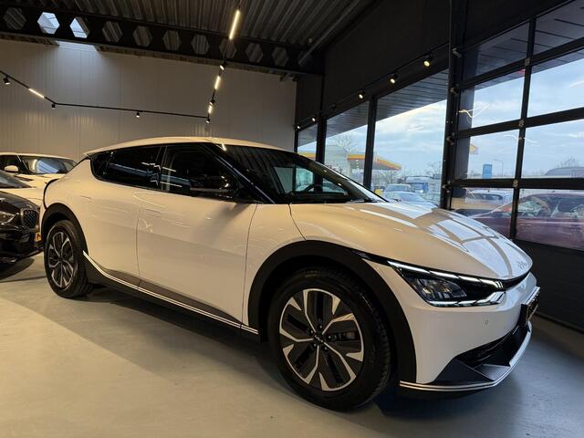 KIA EV6 Air 58 kWh SOH 100% | ADAPTIEVE CRUISECONTROL | NAVIGATIE | LEDER | VERWARMDE VOORSTOELEN | FULL LED PAKKET | AIRCO / ECC | ACHTERUITRIJCAMERA | PARKEERSENSOREN ACHTER |