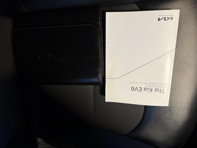 KIA EV6 Air 58 kWh SOH 100% | ADAPTIEVE CRUISECONTROL | NAVIGATIE | LEDER | VERWARMDE VOORSTOELEN | FULL LED PAKKET | AIRCO / ECC | ACHTERUITRIJCAMERA | PARKEERSENSOREN ACHTER |